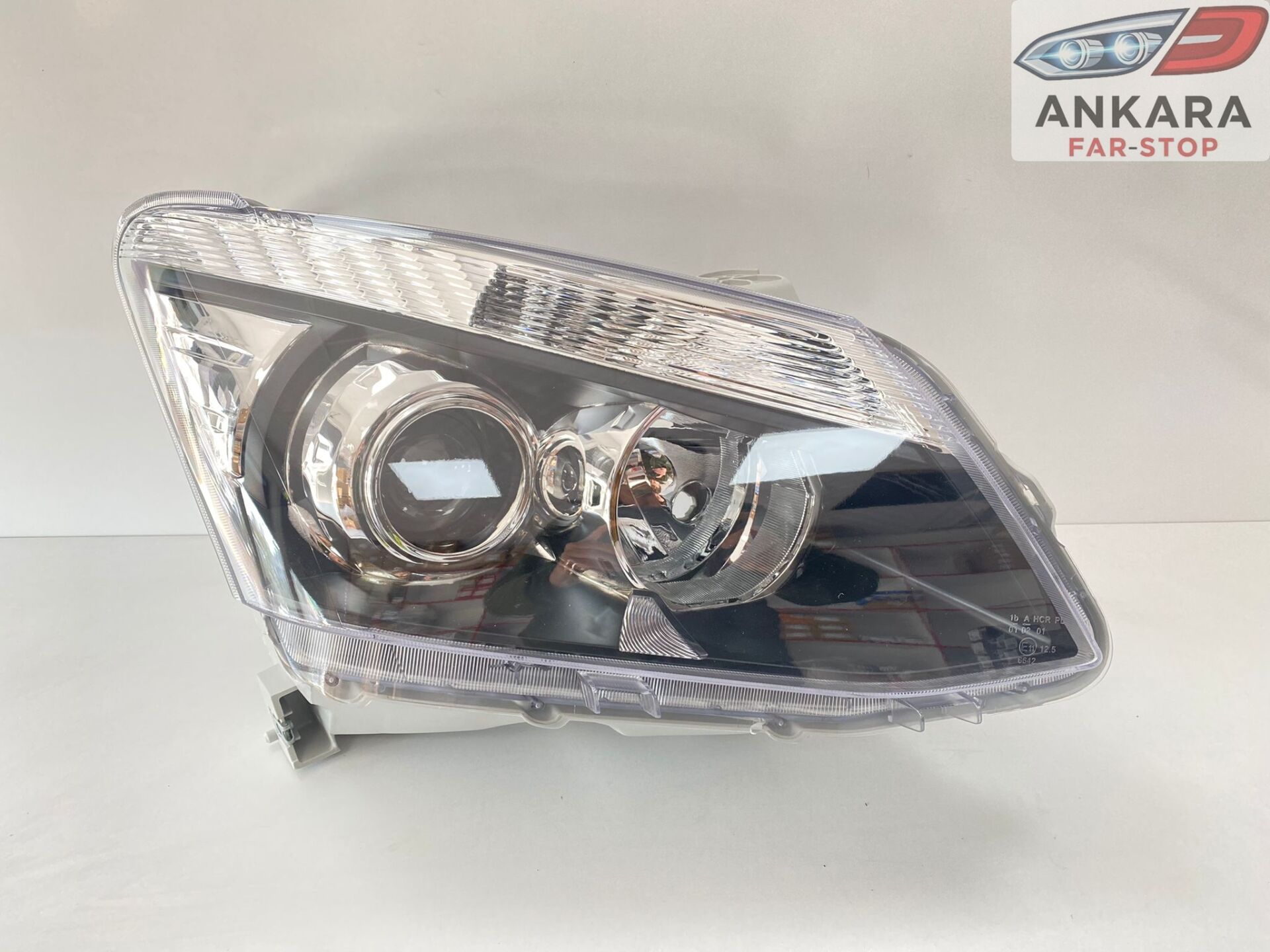 Isuzu D-Max 2012-2015 Far Lambası Siyah Mercekli Sağ