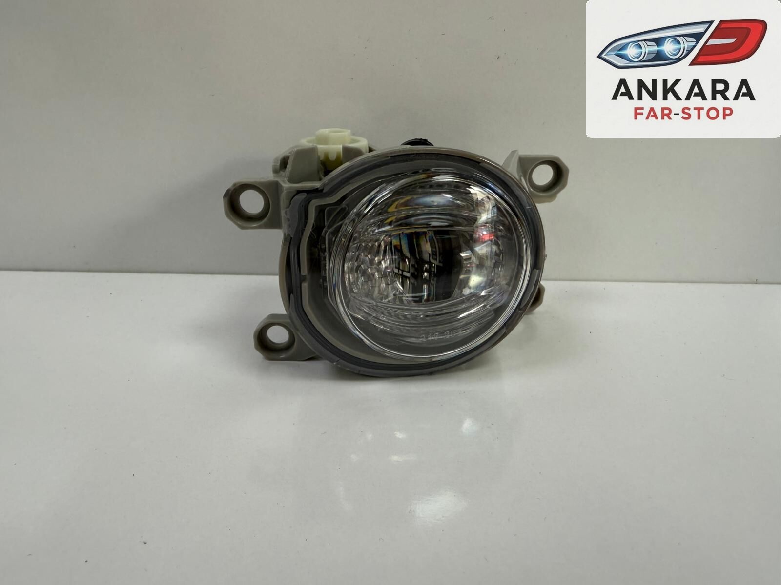 TOYOTA HİLUX 2021 - 2023 SİS LAMBASI ÖN SAĞ (LED AMPULÜ ÜZERİNDE)