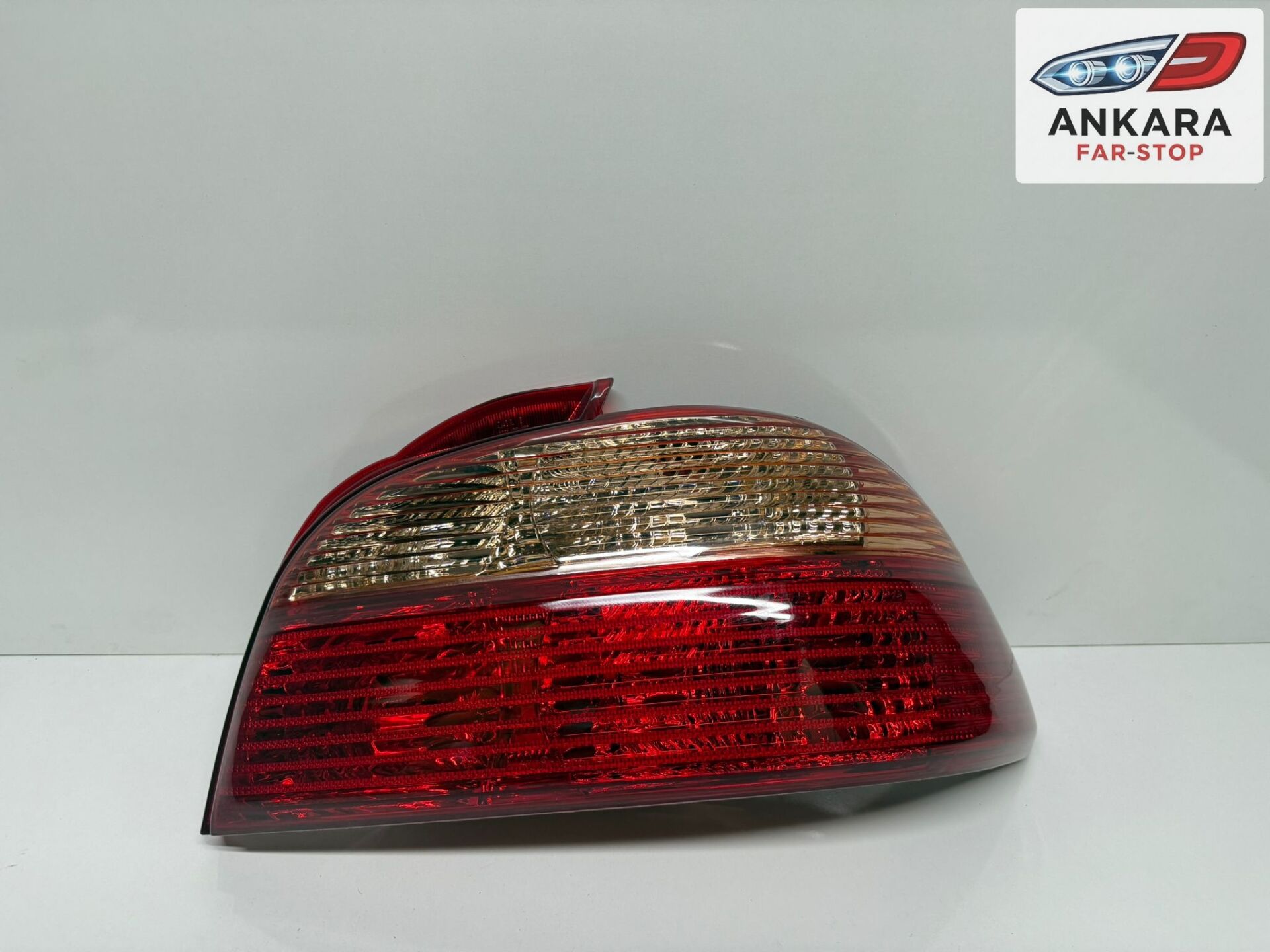 TOYOTA AVENSİS 2001 - 2002 STOP LAMBASI SAĞ