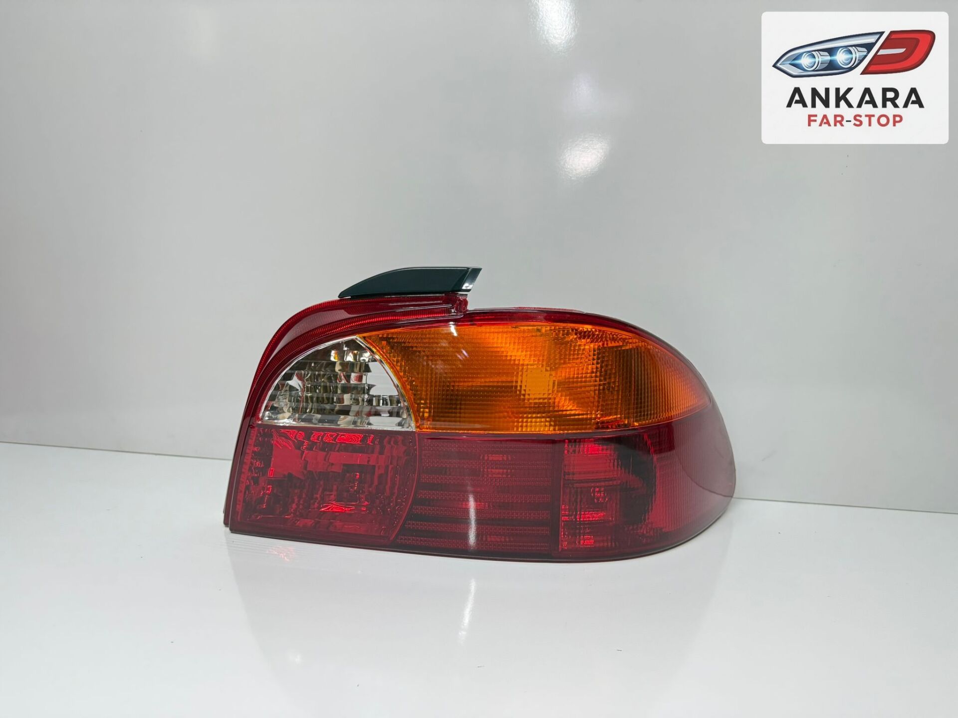 TOYOTA AVENSİS 1998 - 2000 STOP LAMBASI SAĞ