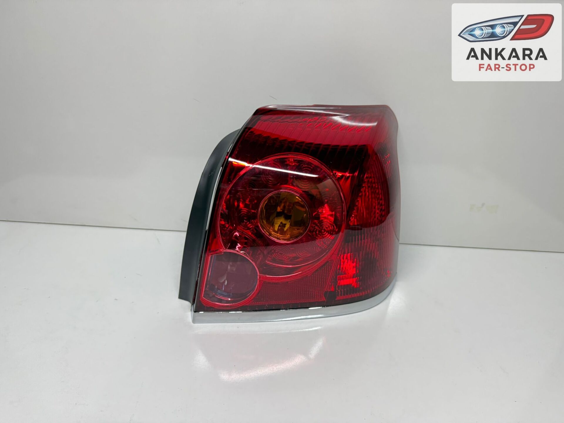 TOYOTA AVENSİS 2003 - 2005 STOP LAMBASI SAĞ