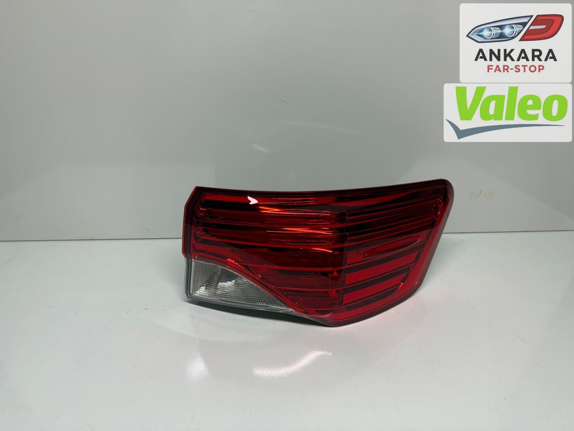 TOYOTA AVENSİS 2012 - 2014 DIŞ STOP LAMBASI SAĞ (LEDLİ TİP STOP - VALEO MARKA)