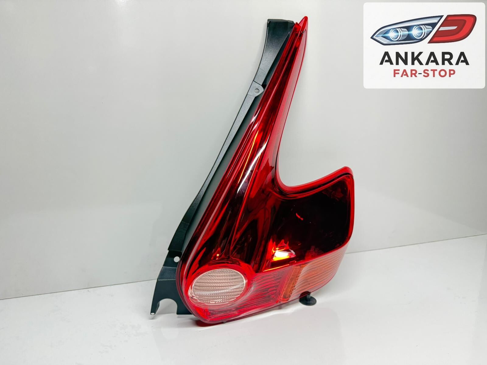 NİSSAN JUKE 2010 - 2013 STOP LAMBASI SAĞ
