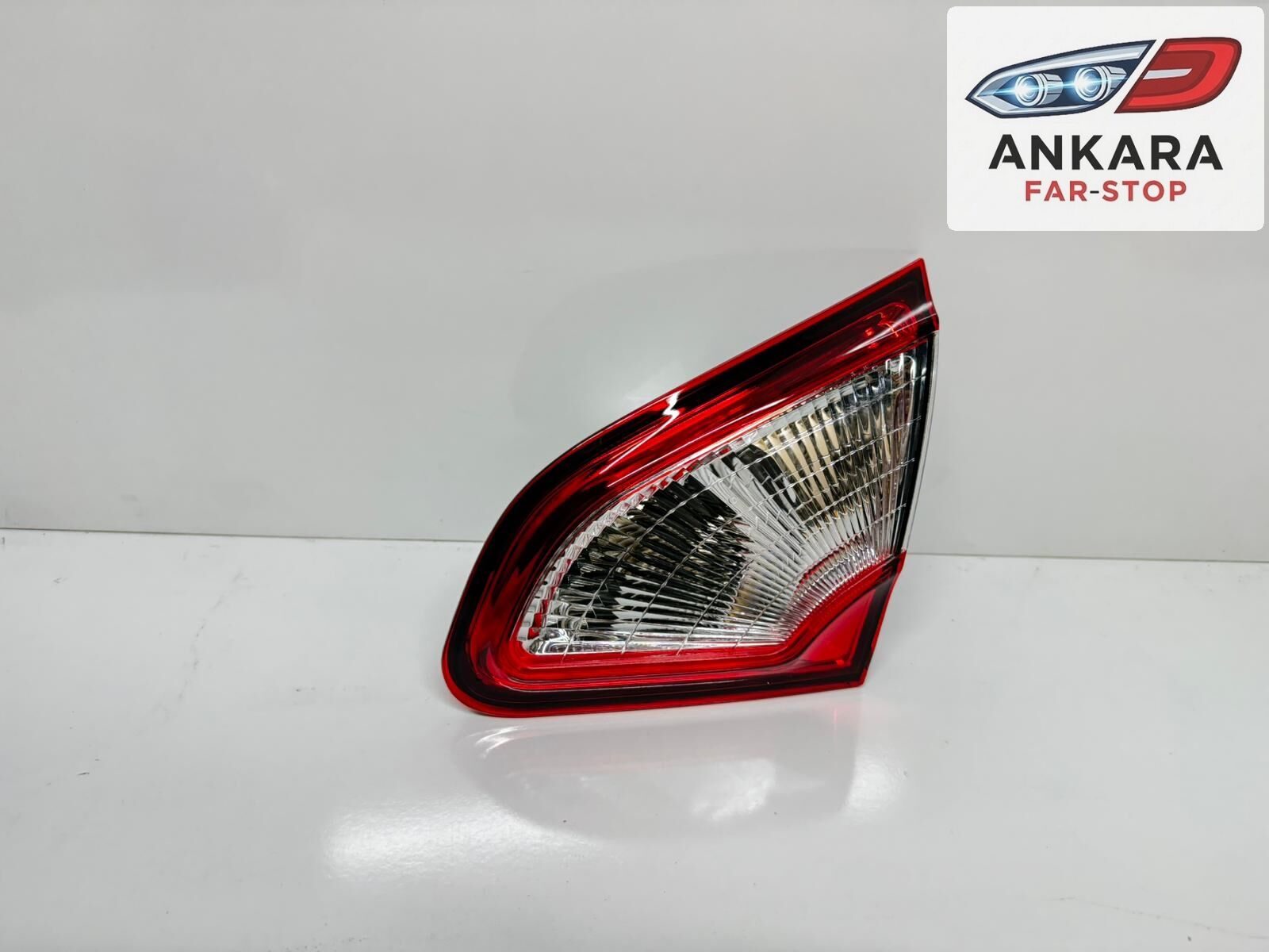 NİSSAN QASHQAİ 2010 - 2013 STOP LAMBASI İÇ SAĞ (BAGAJ KAPAĞINDA KALAN)