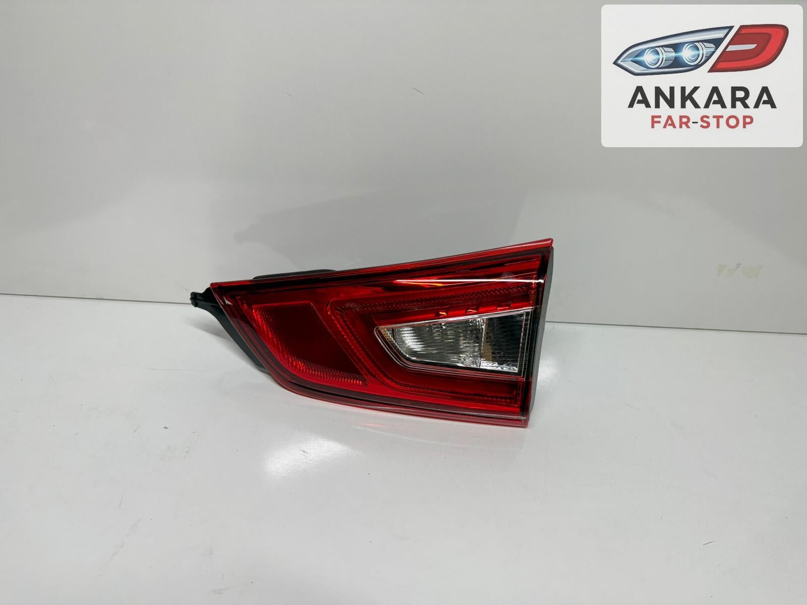 NİSSAN QASHQAİ 2014 - 2016 STOP LAMBASI İÇ SAĞ (ARKA BAGAJ KAPAĞIN DA KALAN)