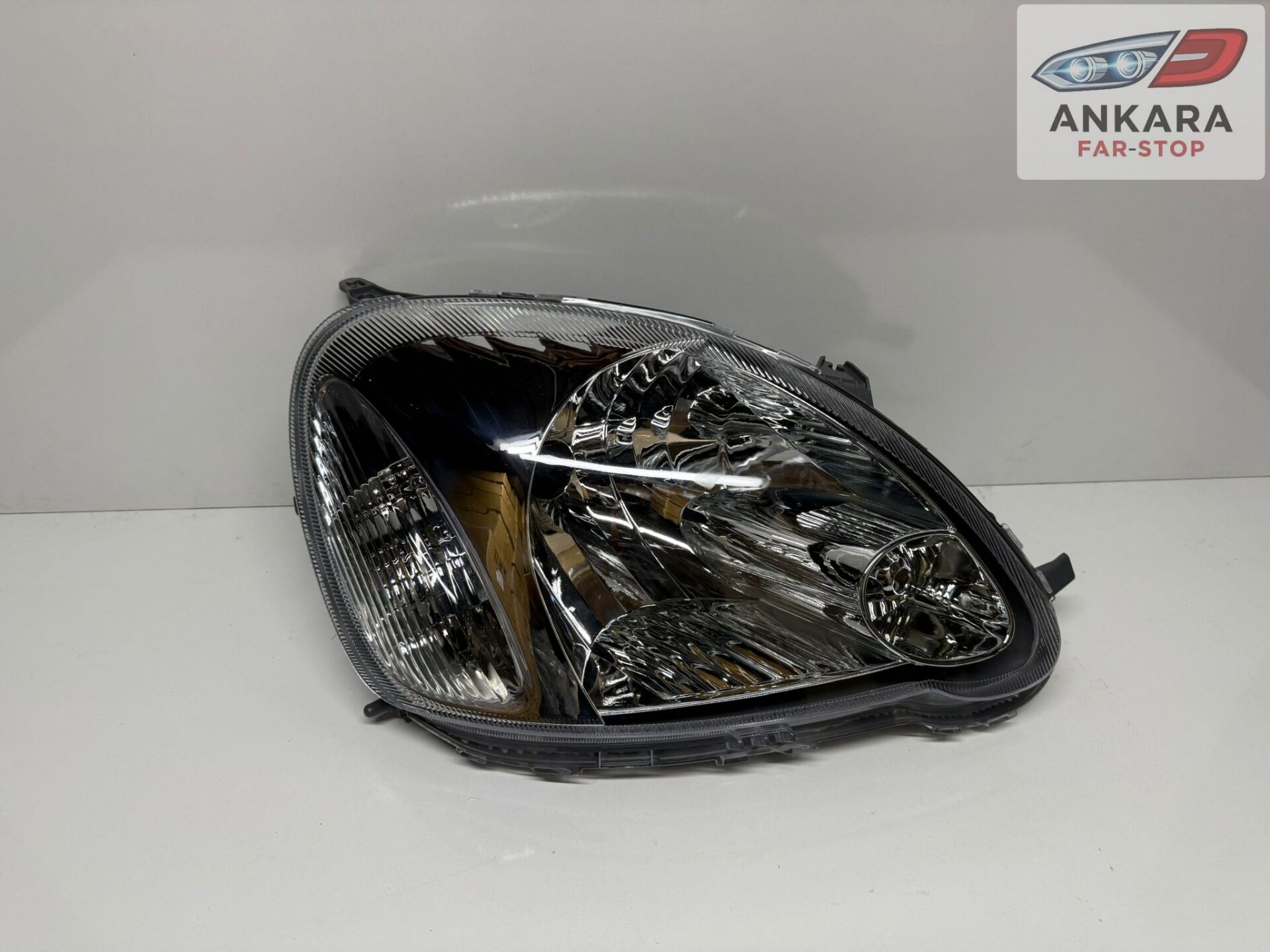 TOYOTA YARİS 2003 - 2005 SAĞ FAR LAMBASI (SAĞ FAR)