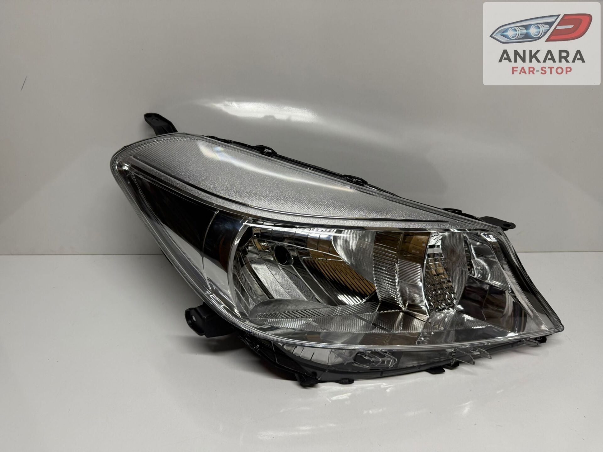 TOYOTA YARİS 2012 - 2014 SAĞ FAR LAMBASI (SAĞ FAR)