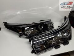 TOYOTA COROLLA 2013-2015 FAR LAMBASI SAĞ-SOL TAKIM (NİKELAJ FAR KAŞI İLE BİRLİKTE-SAĞ-SOL 2 FAR)