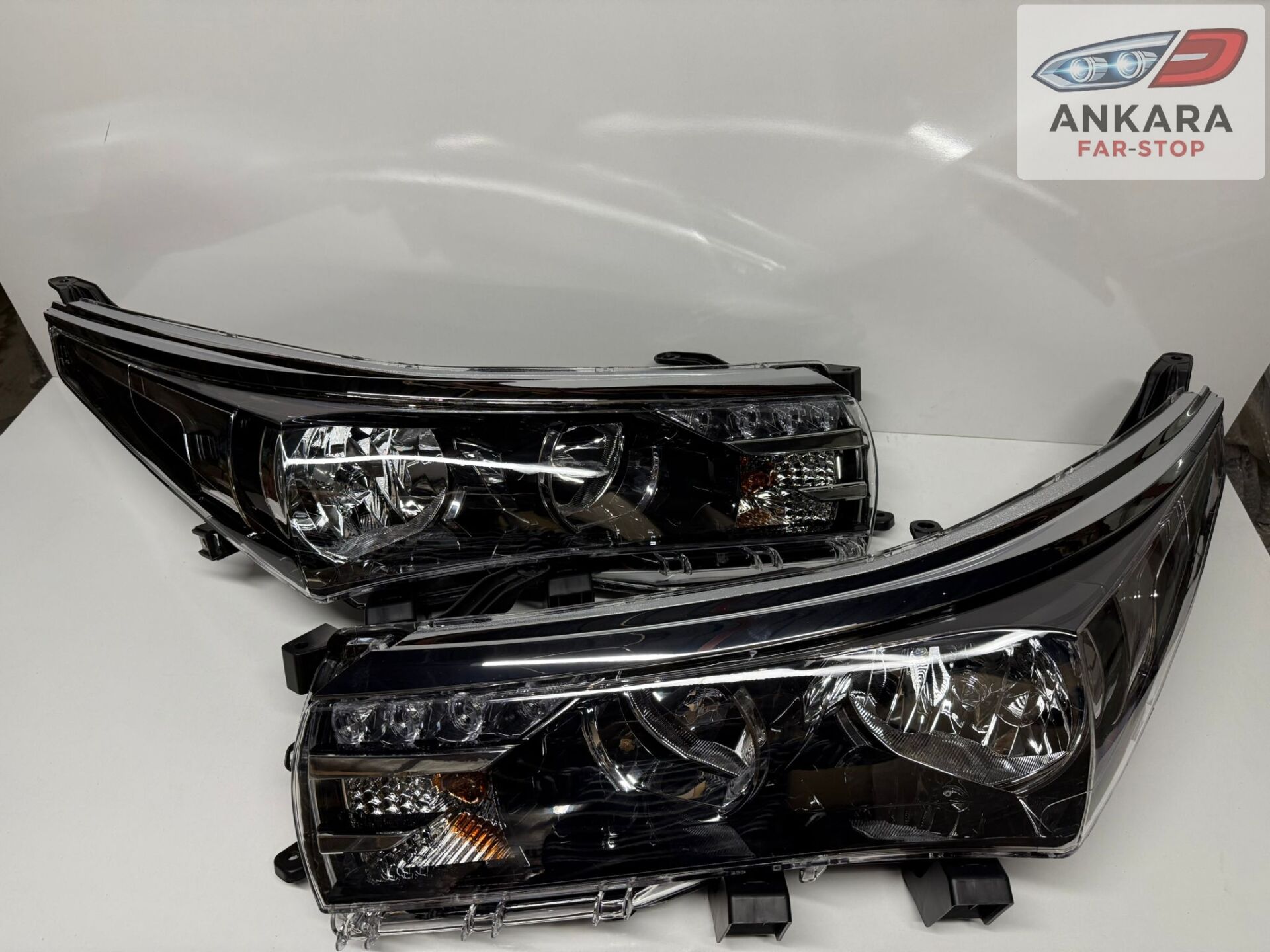 TOYOTA COROLLA 2013-2015 FAR LAMBASI SAĞ-SOL TAKIM (NİKELAJ FAR KAŞI İLE BİRLİKTE-SAĞ-SOL 2 FAR)