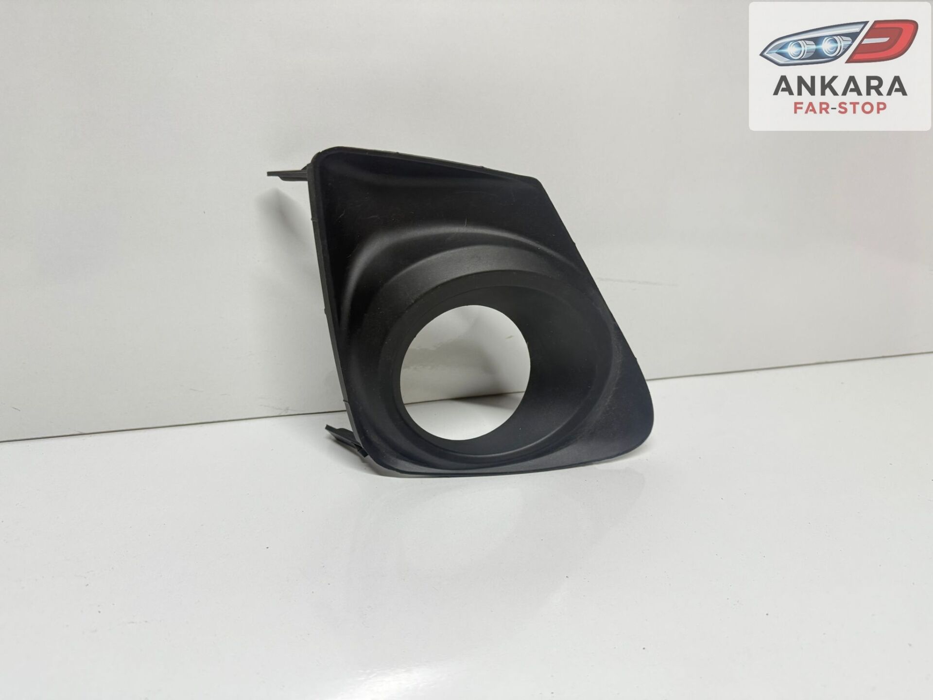 TOYOTA COROLLA 2010 - 2012 MAKYAJLI KASA SİS KAPAK ÖN SAĞ (SİS KAPAK ÖN SAĞ)