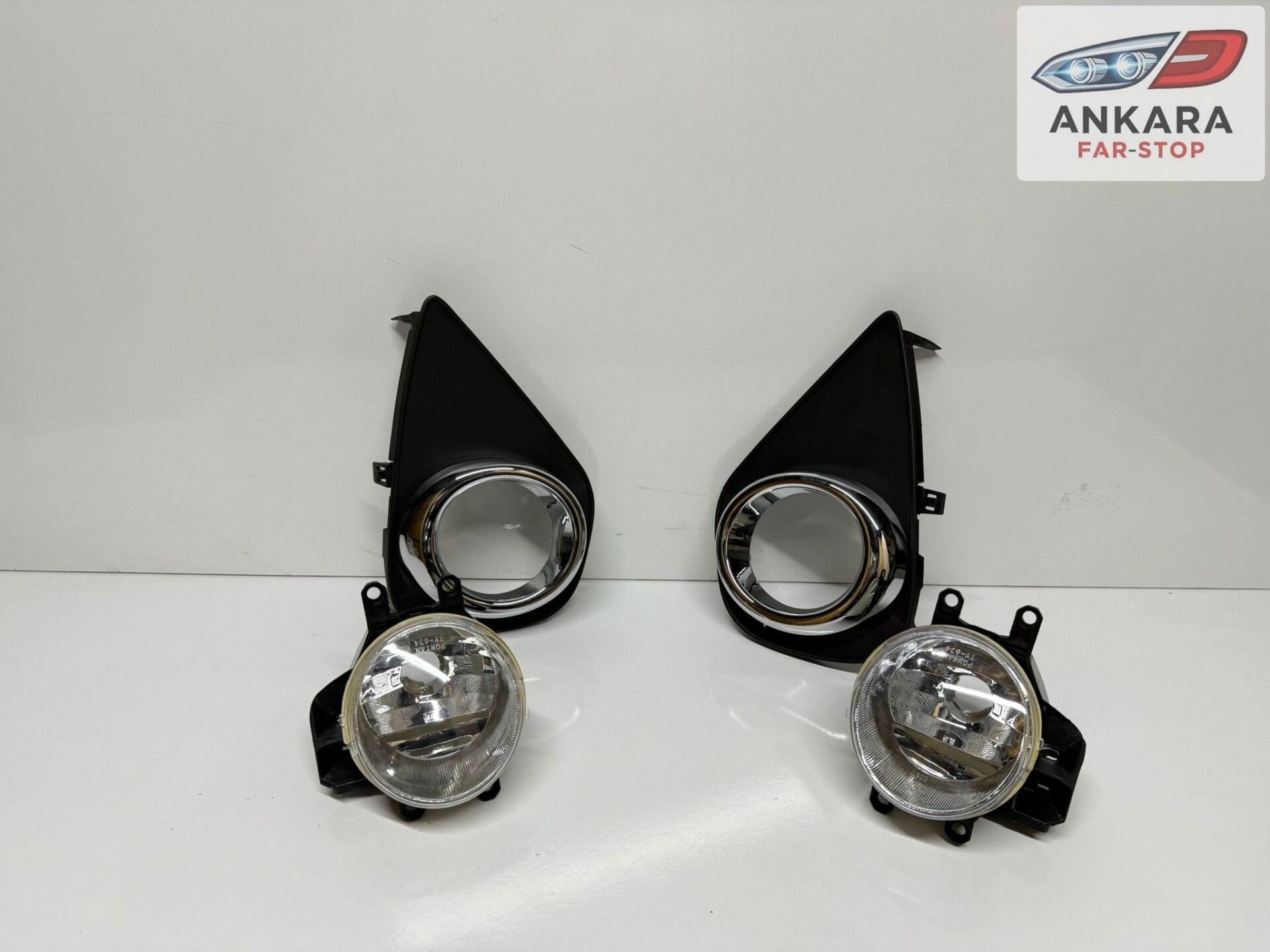 TOYOTA YARİS 2014 - 2016 SİS LAMBA VE KAPAK TAKIMI ÖN (ÖN SAĞ-SOL 2 SİS - ÖN SAĞ-SOL 2 KAPAK)