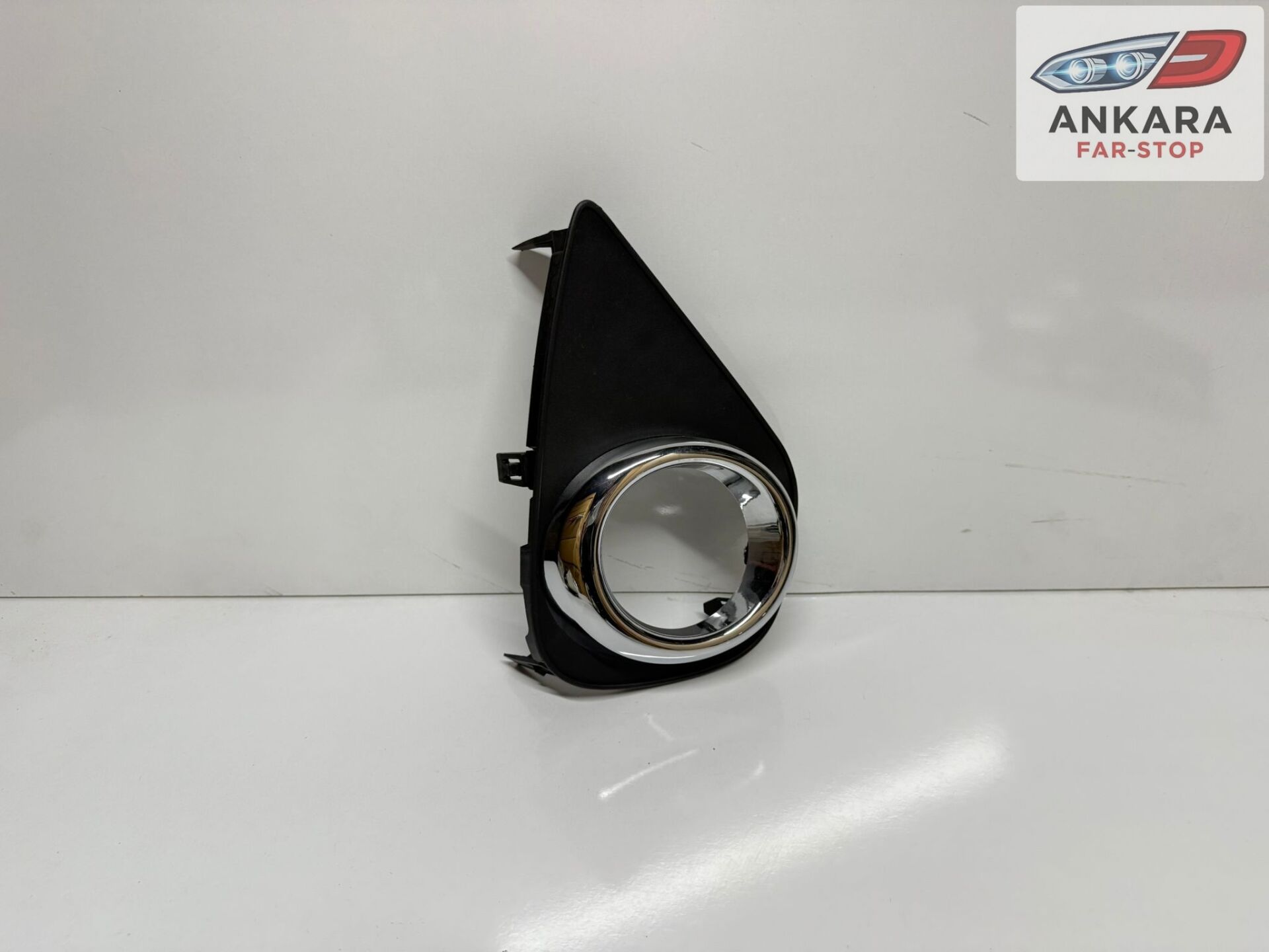 TOYOTA YARİS 2014 - 2016 SİS KAPAK ÖN SAĞ (ÖN SAĞ SİS KAPAK - SİSLİ TİP KAPAK)